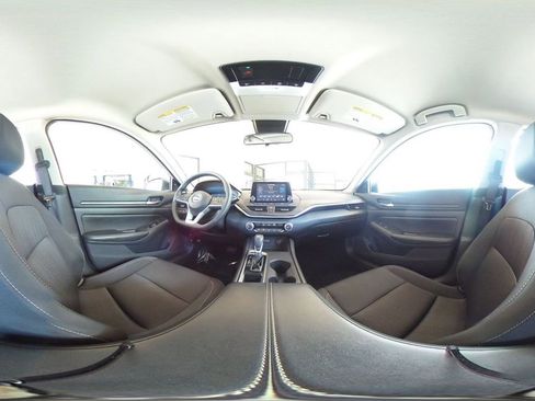 Used 2025 Nissan Altima 2.5 SV image 42