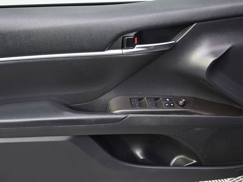 Used 2021 Toyota Camry SE FWD image 20