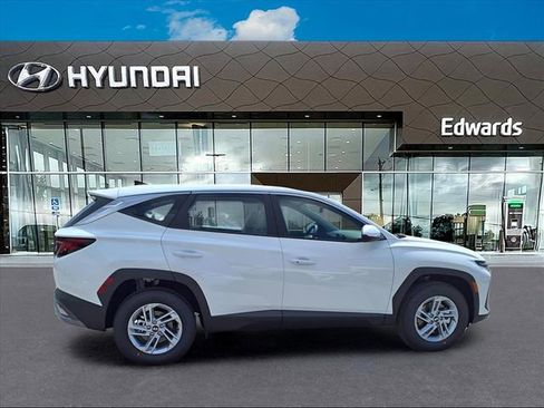 New 2025 Hyundai Tucson SE image 8