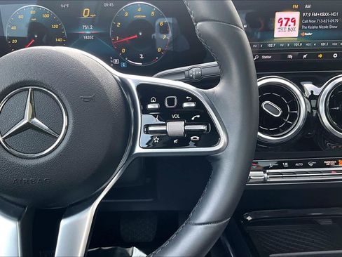 Certified 2021 Mercedes-Benz GLA 250 image 22