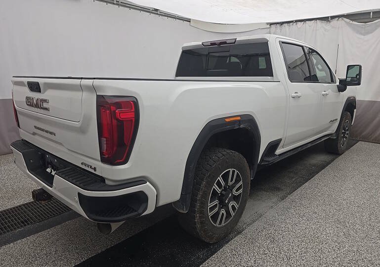 Used 2022 GMC Sierra 2500 AT4 w/ AT4 Preferred Package AWD/4WD image 3