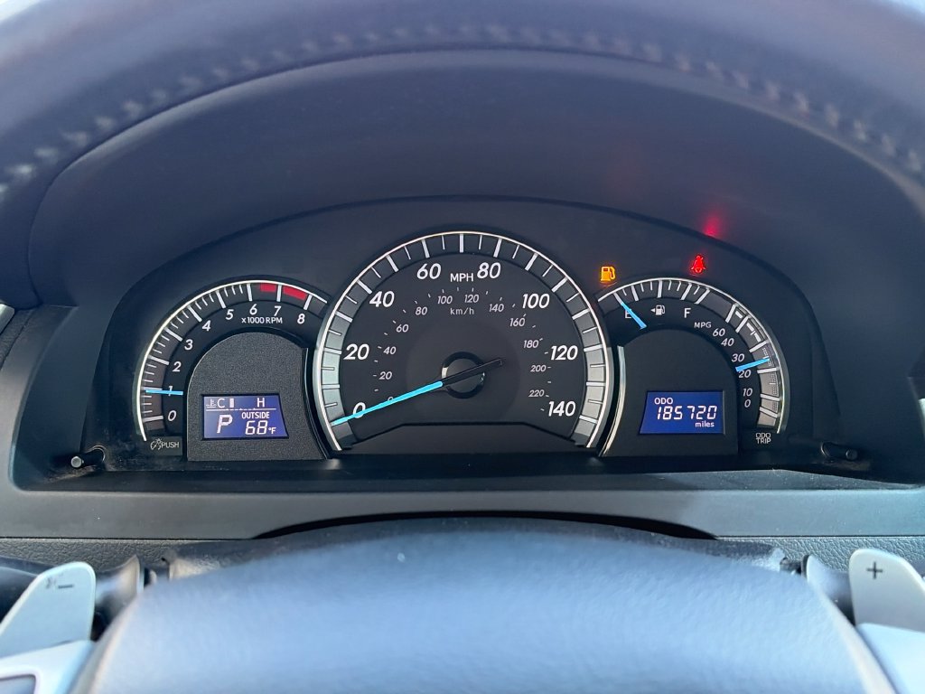Used 2012 Toyota Camry SE FWD image 18