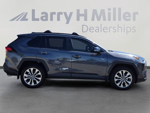 Used 2020 Toyota RAV4 XLE Premium AWD/4WD image 6