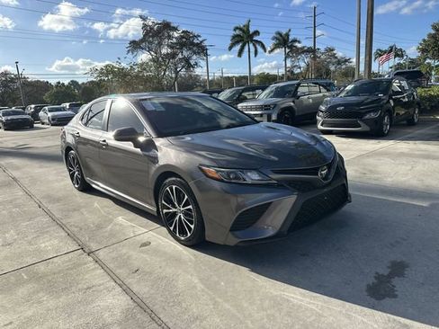 Used 2019 Toyota Camry SE image 21