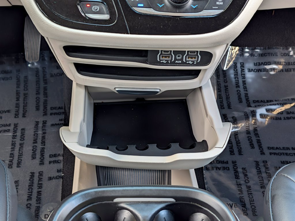 Used 2024 Chrysler Pacifica Touring-L FWD image 28
