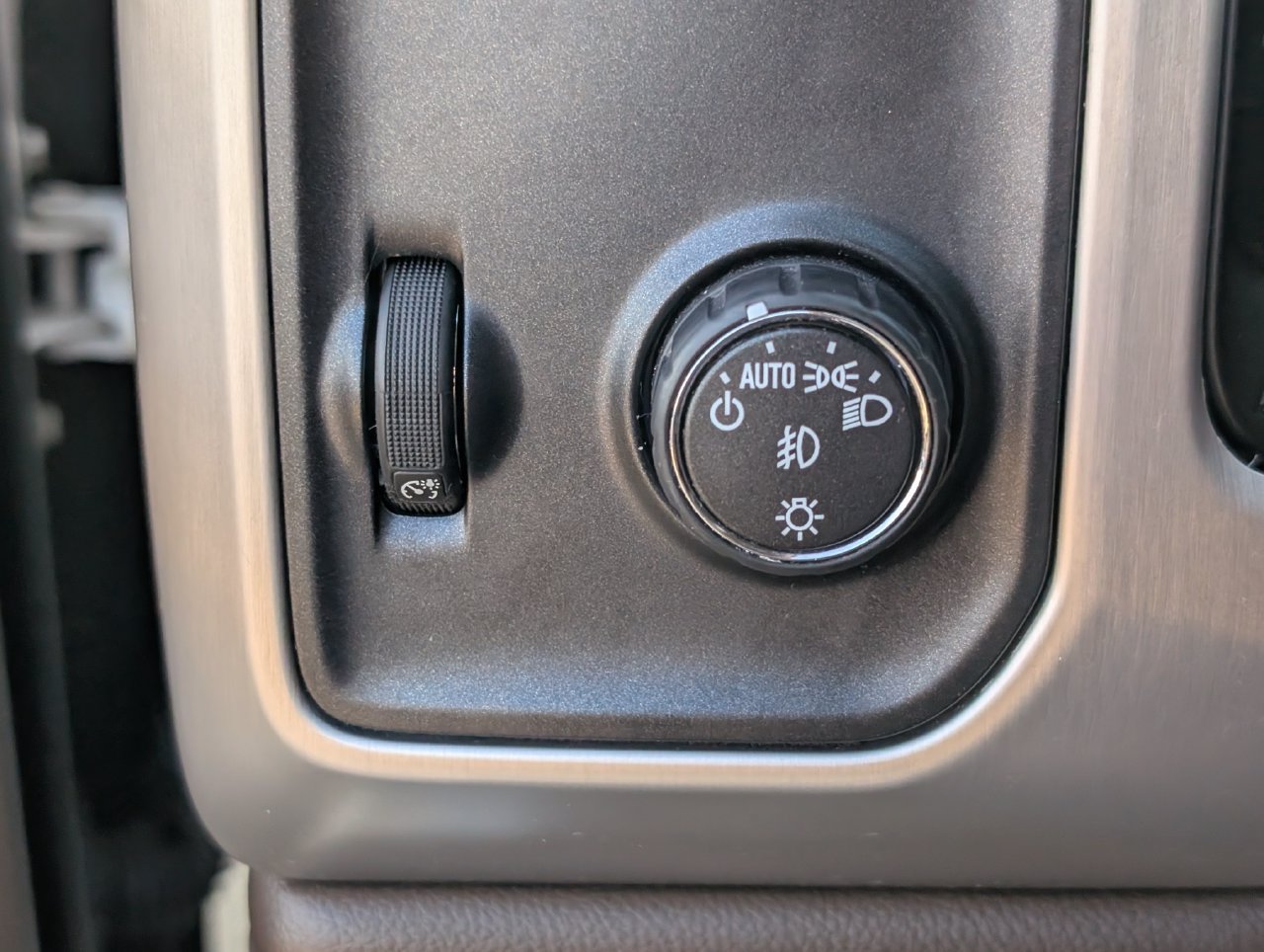 Used 2015 GMC Sierra 1500 SLE w/ SLE Value Package RWD image 23