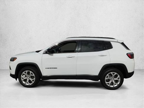 Used 2024 Jeep Compass Latitude AWD/4WD image 15