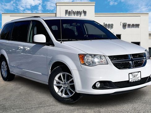 Used 2018 Dodge Grand Caravan SXT image 11