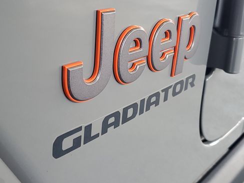Certified 2021 Jeep Gladiator Mojave AWD/4WD image 5