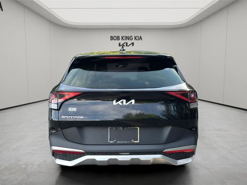 Used 2023 Kia Sportage LX FWD image 4