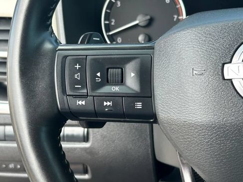 Used 2025 Nissan Rogue SV AWD/4WD image 19