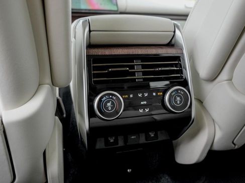 New 2025 Land Rover Range Rover SE image 17