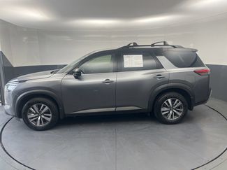 Used 2024 Nissan Pathfinder SL FWD video 2