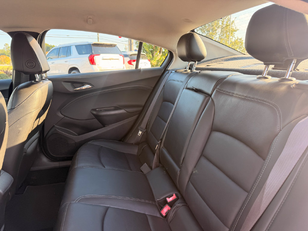 Used 2017 Chevrolet Cruze Premier FWD image 13