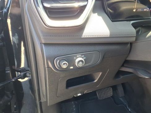 Used 2025 Chevrolet TrailBlazer LT AWD/4WD image 17