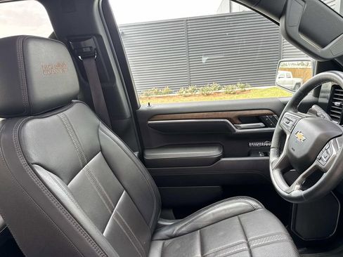 Used 2023 Chevrolet Silverado 1500 High Country image 16