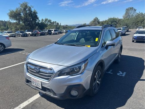 Used 2018 Subaru Outback 3.6R Limited image 1
