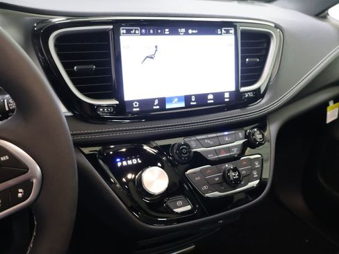 New 2026 Chrysler Pacifica Select FWD image 22