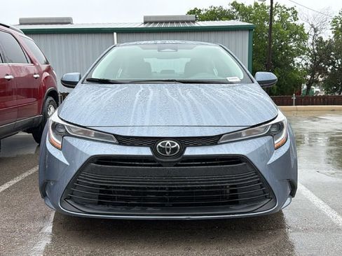 Used 2023 Toyota Corolla LE image 2