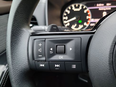 Used 2023 Nissan Rogue SV image 20