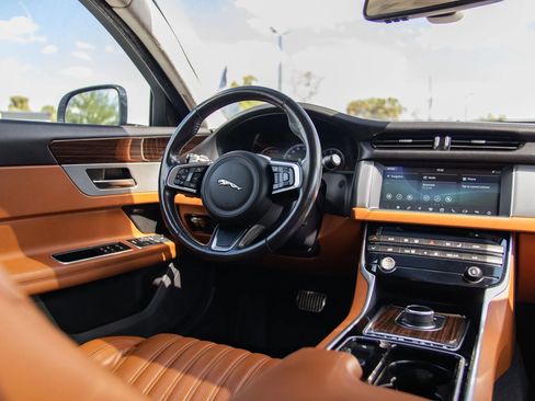 Used 2018 Jaguar XF Portfolio AWD/4WD image 39