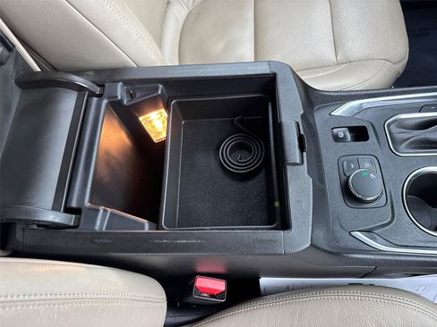 Used 2023 Chevrolet Traverse LS image 17