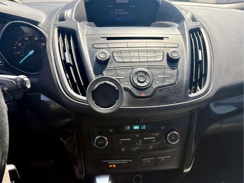 Used 2017 Ford Escape SE w/ SE Sport Appearance Package FWD image 19