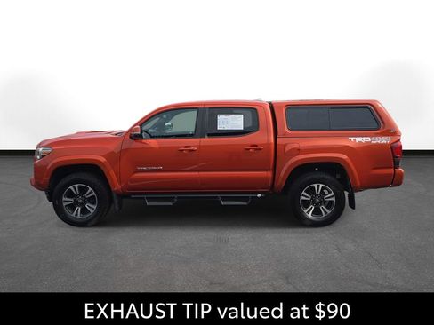 Used 2018 Toyota Tacoma TRD Sport AWD/4WD image 10