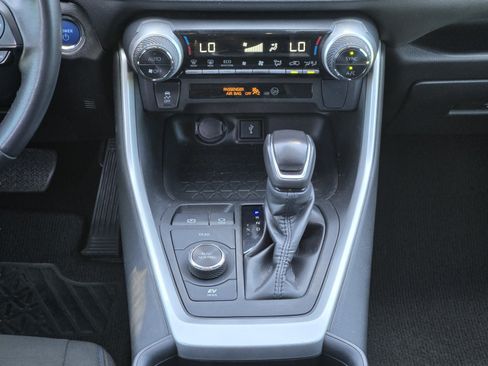 Used 2022 Toyota RAV4 SE AWD/4WD image 15