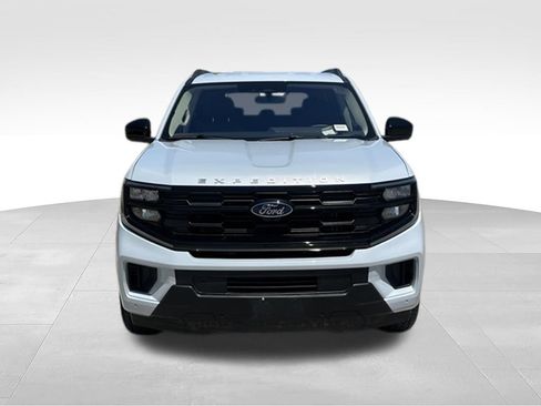 Used 2025 Ford Expedition Active RWD image 4