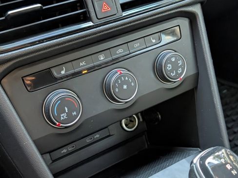 Used 2022 Volkswagen Taos SE image 18