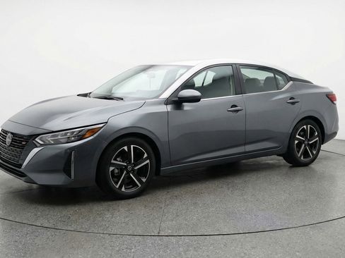Used 2025 Nissan Sentra SV image 3