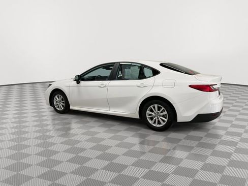 Used 2025 Toyota Camry LE image 7