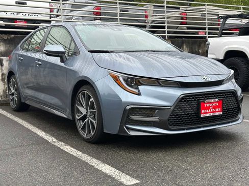 Used 2021 Toyota Corolla SE w/ SE Premium Package image 3