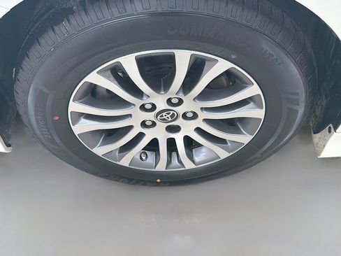 Used 2020 Toyota Sienna XLE image 35