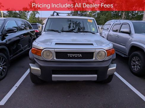 Used 2007 Toyota FJ Cruiser 2WD w/ Convenience Pkg image 2