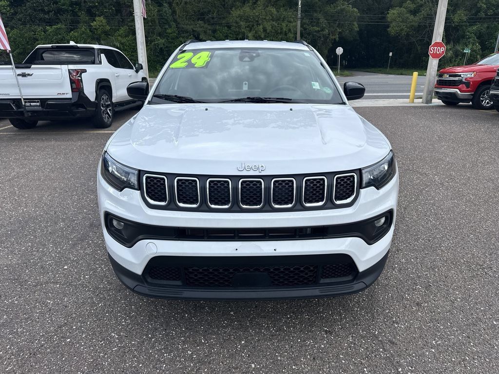 Used 2024 Jeep Compass Latitude AWD/4WD image 11