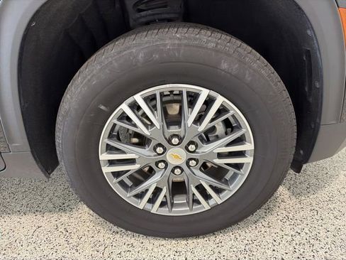 Used 2025 Chevrolet Traverse LT FWD image 33