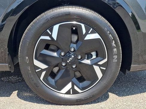 Used 2023 Kia Niro Wind w/ Wind Preserve Package FWD image 8