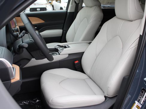 New 2026 Toyota Grand Highlander Limited image 15