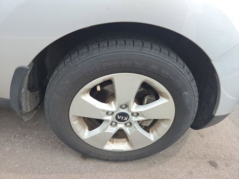 Used 2017 Kia Soul FWD image 2