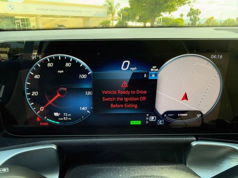 Used 2023 Mercedes-Benz EQB 300 4MATIC image 25