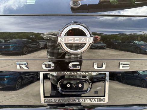 Used 2023 Nissan Rogue SV FWD image 10