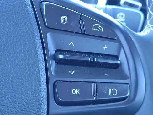 Certified 2025 Hyundai Venue SEL FWD image 30