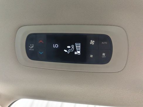 Used 2024 Chrysler Pacifica Touring-L FWD image 27