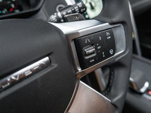 New 2025 Land Rover Discovery Dynamic SE image 21