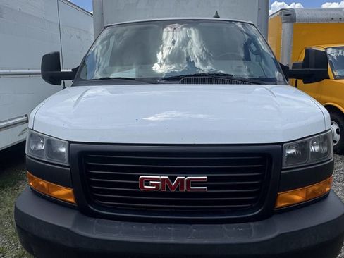 Used 2021 GMC Savana 3500 Extended w/ Power Convenience Package image 3