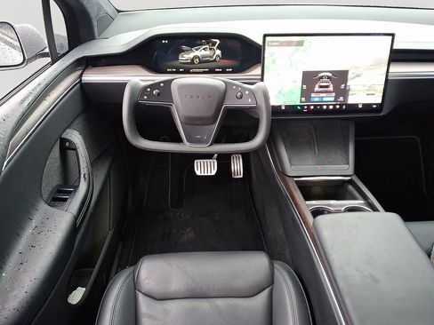 Used 2024 Tesla Model X image 11