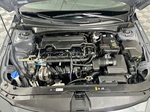 Used 2025 Hyundai Elantra Limited FWD image 34