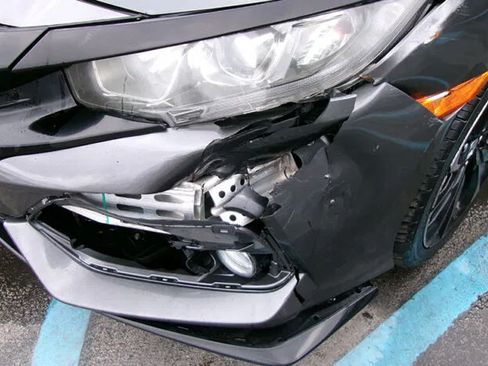 Used 2017 Honda Civic Sport image 2